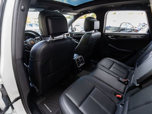 Used 2018 Porsche Macan Sport Edition image 30