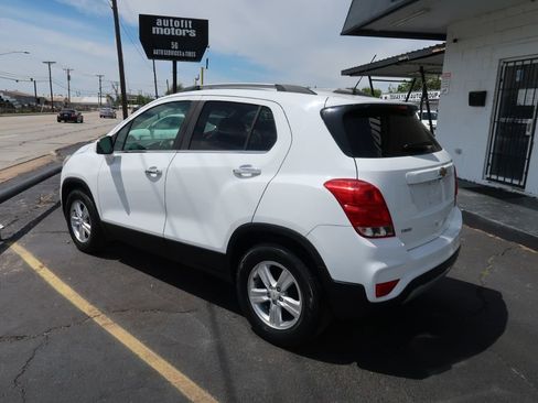 Used 2018 Chevrolet Trax LT w/ LT Convenience Package image 4