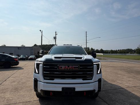 Used 2025 GMC Sierra 2500 AT4 w/ Technology Package AWD/4WD image 2