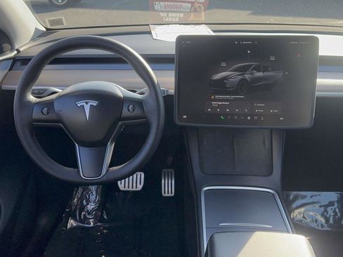 Used 2024 Tesla Model Y Performance image 13