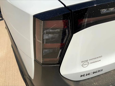 Used 2025 Nissan Kicks SR image 14