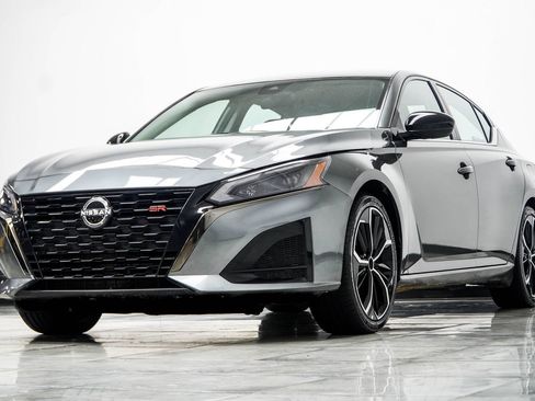 Used 2024 Nissan Altima 2.5 SR FWD image 7
