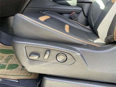 Used 2024 GMC Yukon XL AT4 w/ AT4 Premium Package image 21