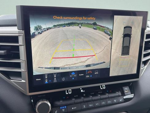 Used 2025 Toyota Tundra Limited AWD/4WD image 25