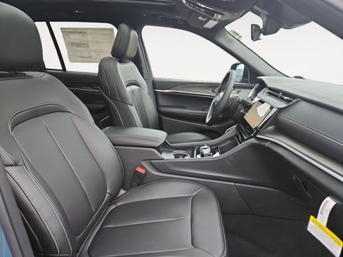 New 2026 Jeep Grand Cherokee Limited image 15