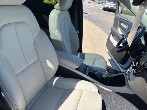 Certified 2026 Volvo XC40 B5 Plus AWD/4WD image 34