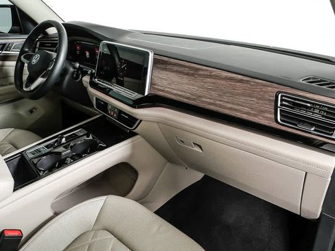 Certified 2024 Volkswagen Atlas SEL Premium R-Line AWD/4WD image 26