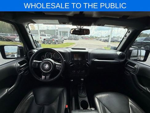 Used 2017 Jeep Wrangler Unlimited Sahara image 12