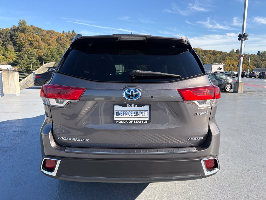 Used 2017 Toyota Highlander Limited Platinum w/ Carpet Mat Package AWD/4WD image 4
