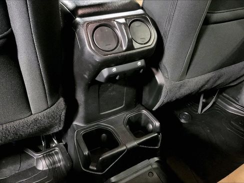 Used 2020 Jeep Wrangler Unlimited Sport image 31
