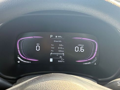 Used 2025 Kia Soul LX w/ LX Technology Package FWD image 35
