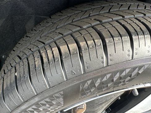 Certified 2025 Volkswagen Taos S AWD/4WD image 9
