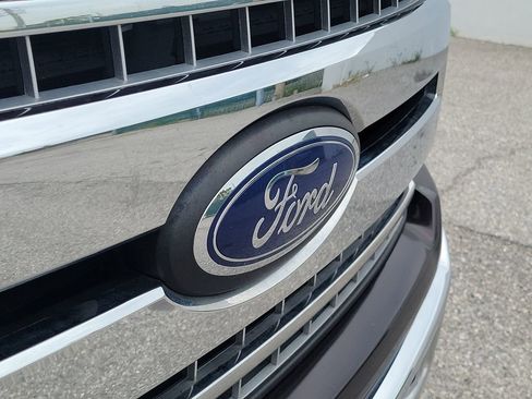 Used 2018 Ford F150 XLT w/ Equipment Group 302A Luxury RWD image 7