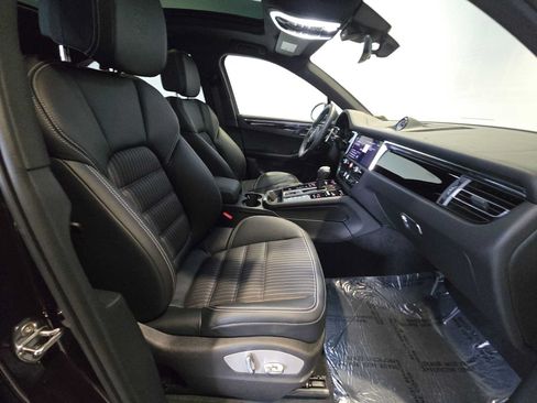 Used 2025 Porsche Macan Turbo AWD/4WD image 13