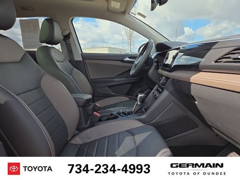 Used 2022 Volkswagen Taos SEL w/ Panoramic Sunroof Package image 15
