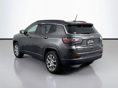 Used 2022 Jeep Compass Latitude w/ Sun and Sound Group AWD/4WD image 5