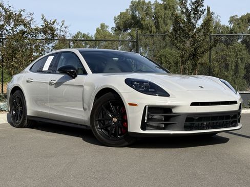 Certified 2026 Porsche Panamera image 9