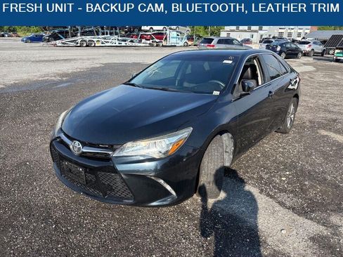 Used 2017 Toyota Camry SE FWD image 1