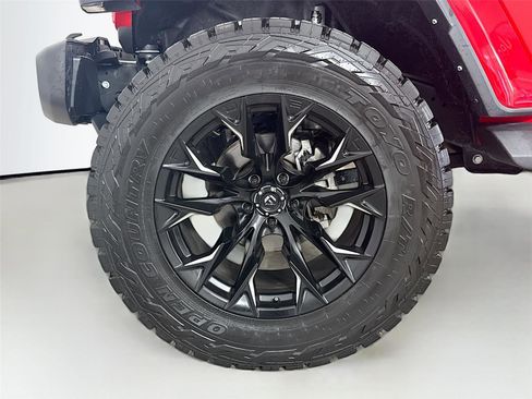 Used 2024 Jeep Gladiator Sport image 28