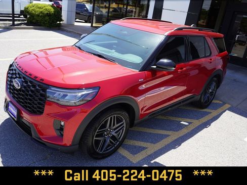 Used 2025 Ford Explorer ST-Line w/ Premium Package RWD image 12