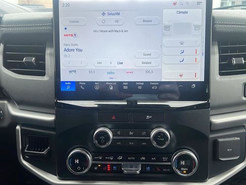 Used 2023 Ford Expedition XLT image 21