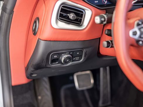 Used 2023 Aston Martin V8 Vantage Coupe RWD image 18