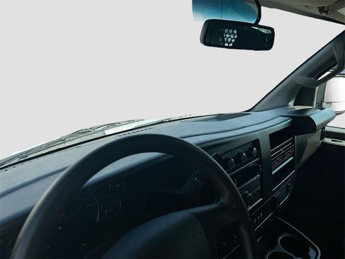 Used 2022 GMC Savana 2500 Work Van w/ Driver Convenience Package image 9