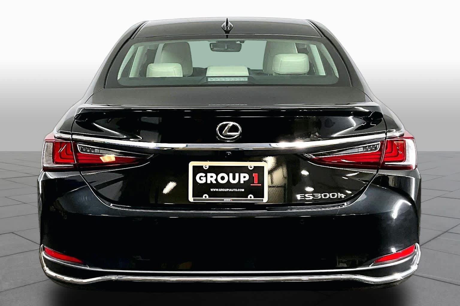 Used 2025 Lexus ES 300h w/ Premium Package FWD image 5
