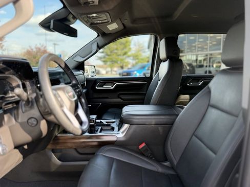 Used 2023 GMC Sierra 1500 SLT w/ SLT Convenience Package image 17