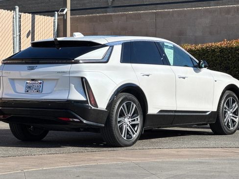 Certified 2024 Cadillac Lyriq Luxury AWD/4WD image 4