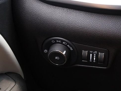 Used 2025 Jeep Compass Limited AWD/4WD image 18