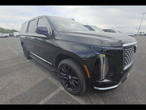 Used 2025 Cadillac Escalade ESV Premium Luxury AWD/4WD image 2