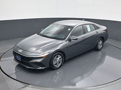 Certified 2024 Hyundai Elantra SE image 13