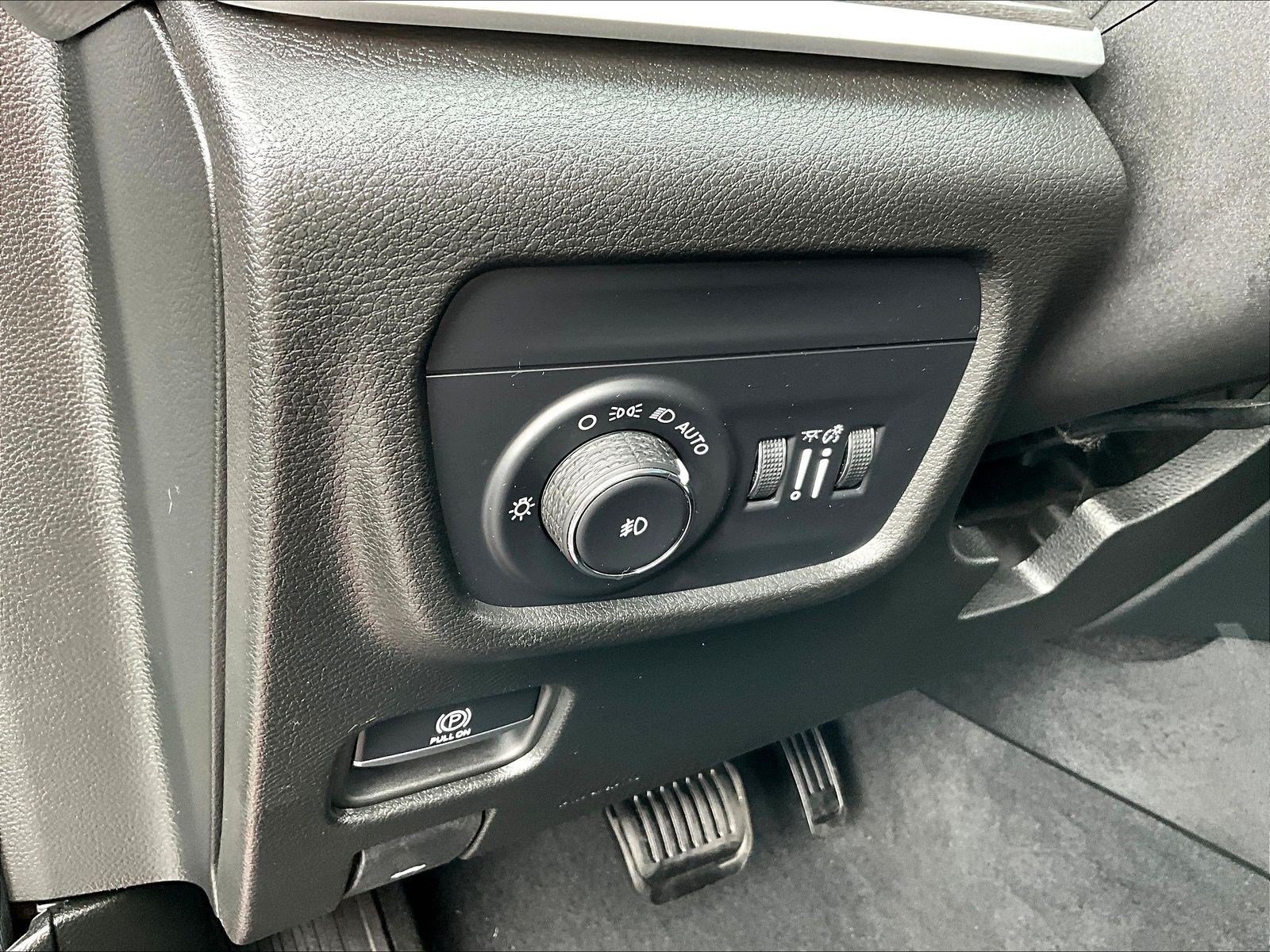 Used 2023 Jeep Grand Cherokee Limited AWD/4WD image 38