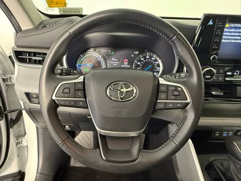 Used 2022 Toyota Highlander XLE image 17