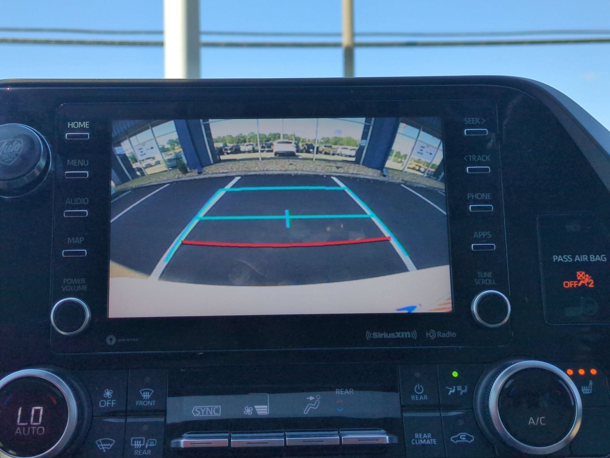 Used 2022 Toyota Highlander XLE FWD image 21