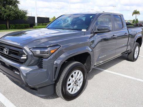 Used 2025 Toyota Tacoma SR5 AWD/4WD image 2