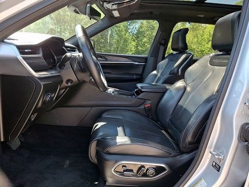 Used 2021 Jeep Grand Cherokee L Overland w/ Luxury Tech Group IV AWD/4WD image 13