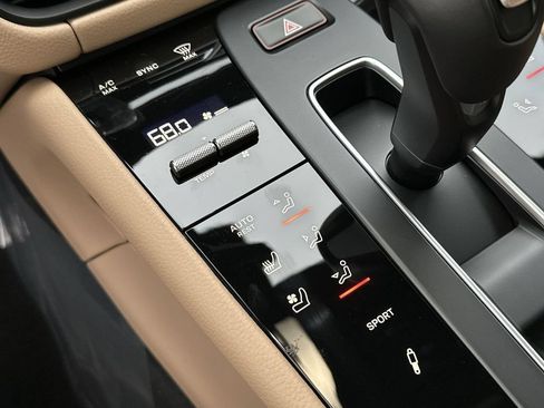 Certified 2026 Porsche Macan AWD/4WD image 15