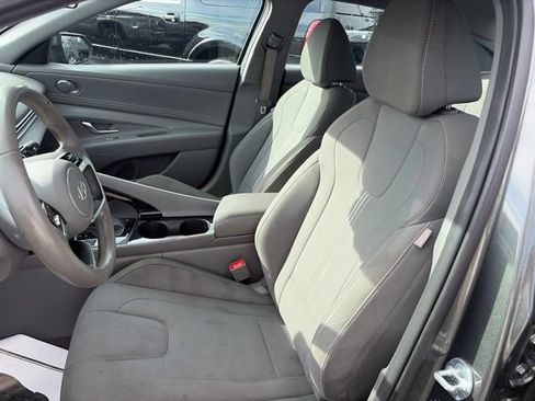 Used 2025 Hyundai Elantra SEL FWD image 25