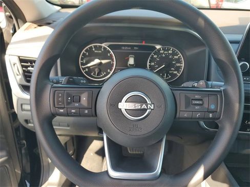 Used 2023 Nissan Rogue SV image 25