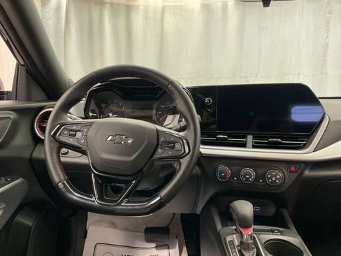 Used 2024 Chevrolet Trax RS FWD image 17
