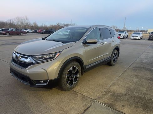 Used 2018 Honda CR-V Touring image 2
