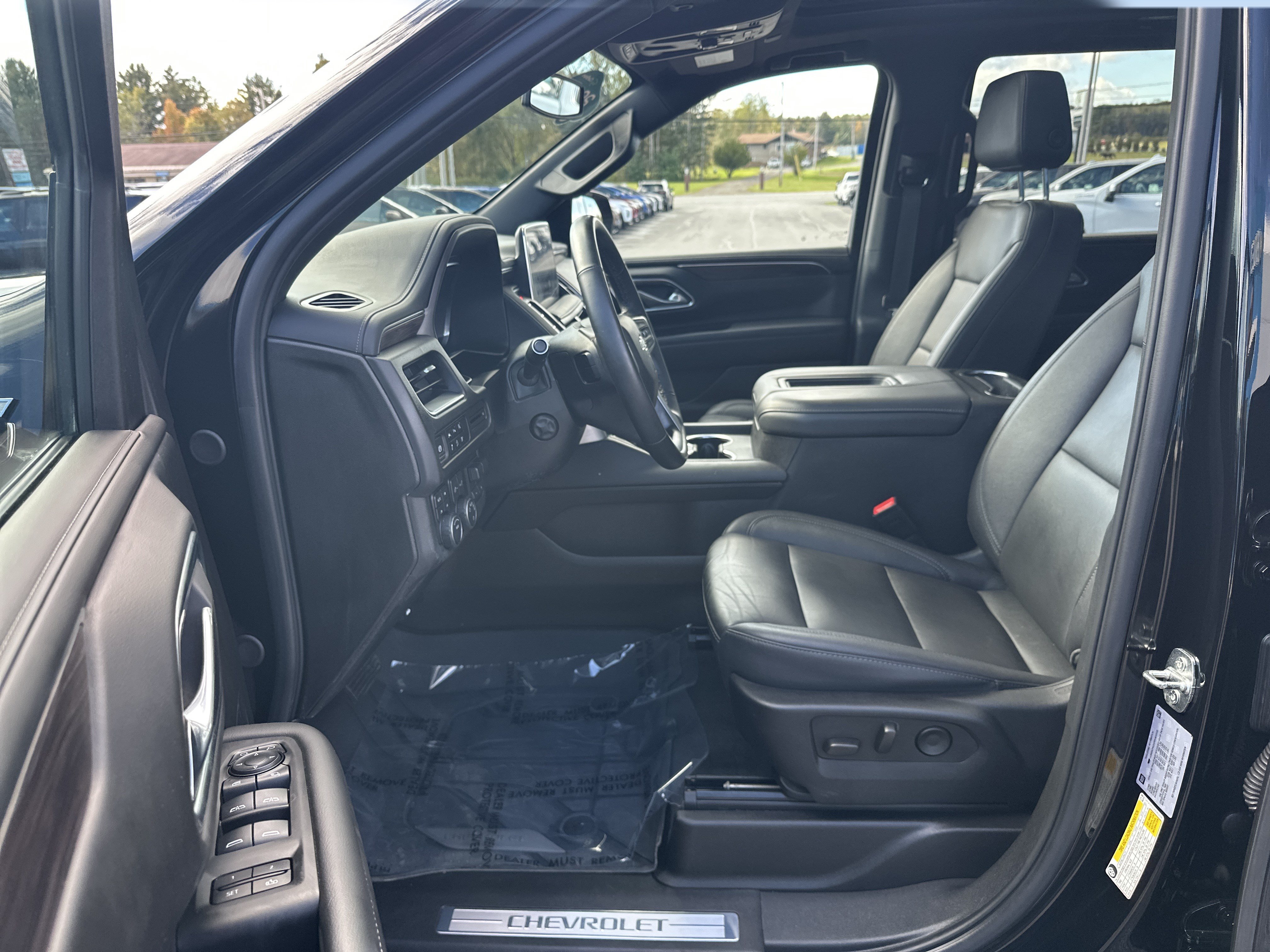 Certified 2024 Chevrolet Tahoe Z71 w/ Luxury Package AWD/4WD image 11