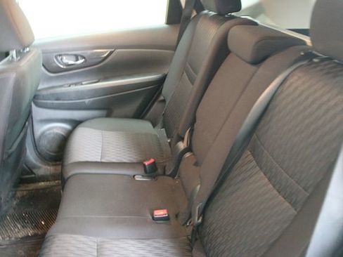 Used 2018 Nissan Rogue SV image 9