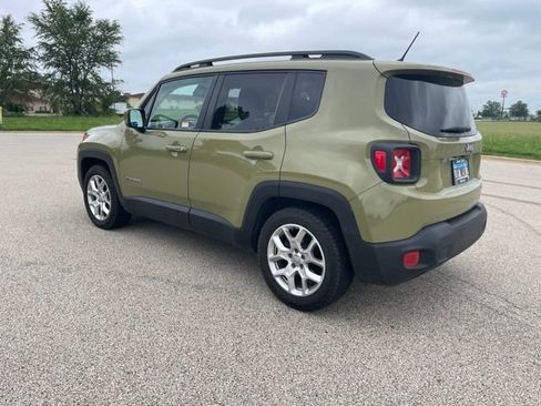 Used 2015 Jeep Renegade Latitude w/ Popular Equipment Group FWD image 4