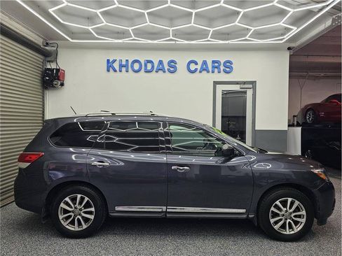 Used 2014 Nissan Pathfinder SL w/ SL Premium Package FWD image 5