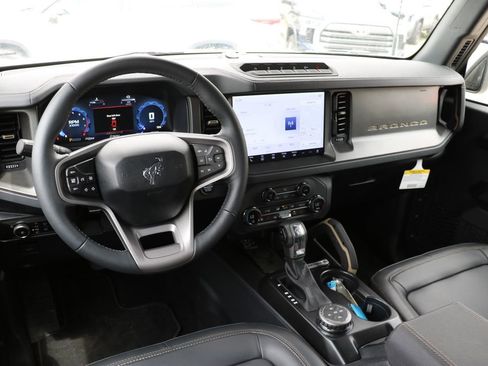 New 2025 Ford Bronco Badlands w/ Sasquatch Package AWD/4WD image 30