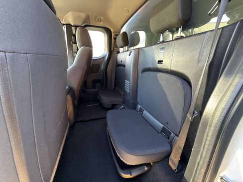 Used 2022 Nissan Frontier S image 23