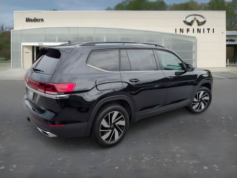 Used 2025 Volkswagen Atlas SE FWD image 4